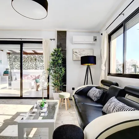 Balcon De Apartment